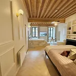 דירה Pure Haven, Luxury And Suite, Old