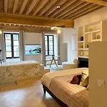דירה Pure Haven, Luxury And Suite, Old שאמברי