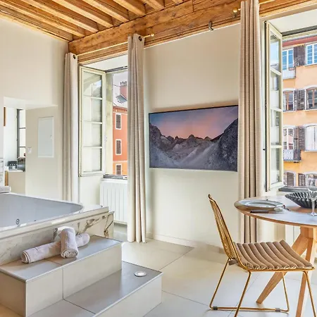 Pure Haven, Luxury And Suite, Old Chambéry